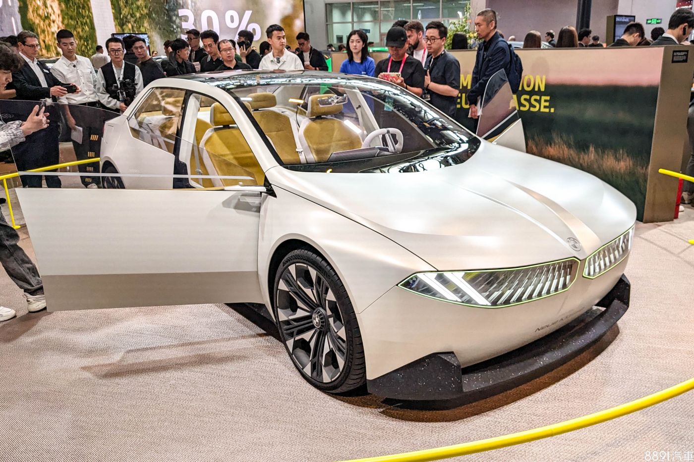 【2024北京车展】BMW Neue Klasse概念车中国首秀 吸睛度超高！
